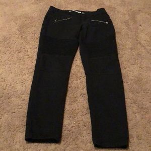 Kohl's black skinny jeans with decals on thighs